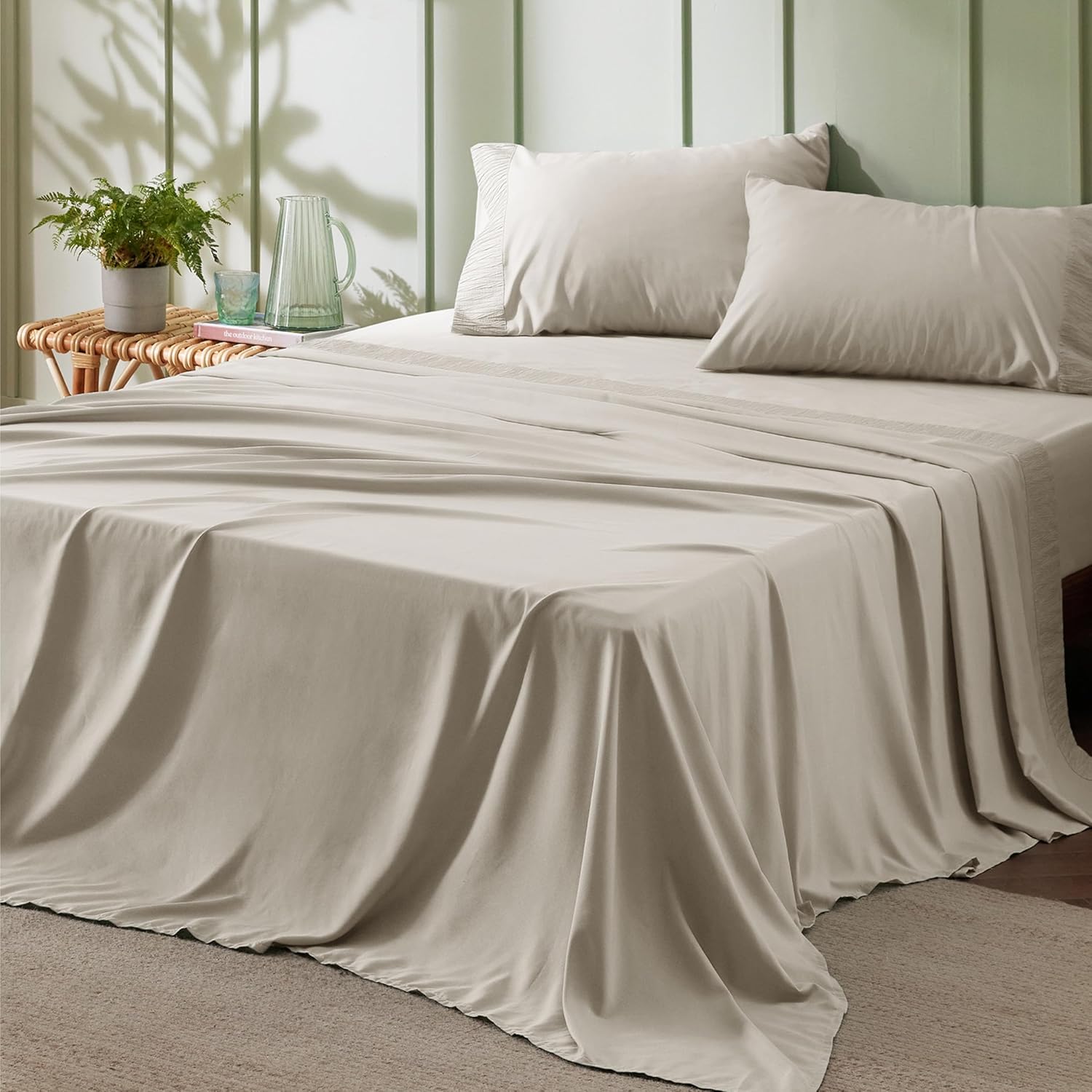 Bedsure Queen Sheet Set - 4 Pieces Soft Queen Size Sheets - Breathable & Cooling - Hotel Luxury - Easy Care Polyester Microfiber Bedding for Women, Men, Linen