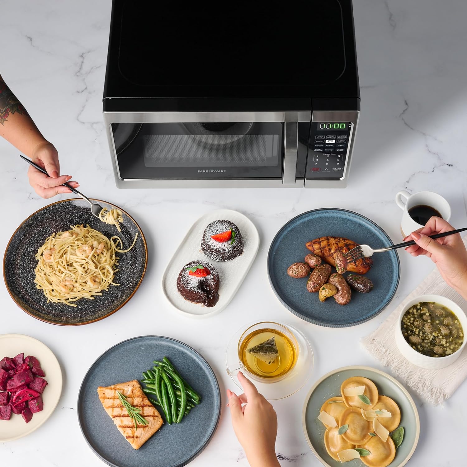 Farberware 0.7 Cu. Ft. Countertop Microwave Oven – 700 Watts Power, Auto Cook Settings, Defrost, Easy Clean and Child Safety Lock - Stainless - Image 6