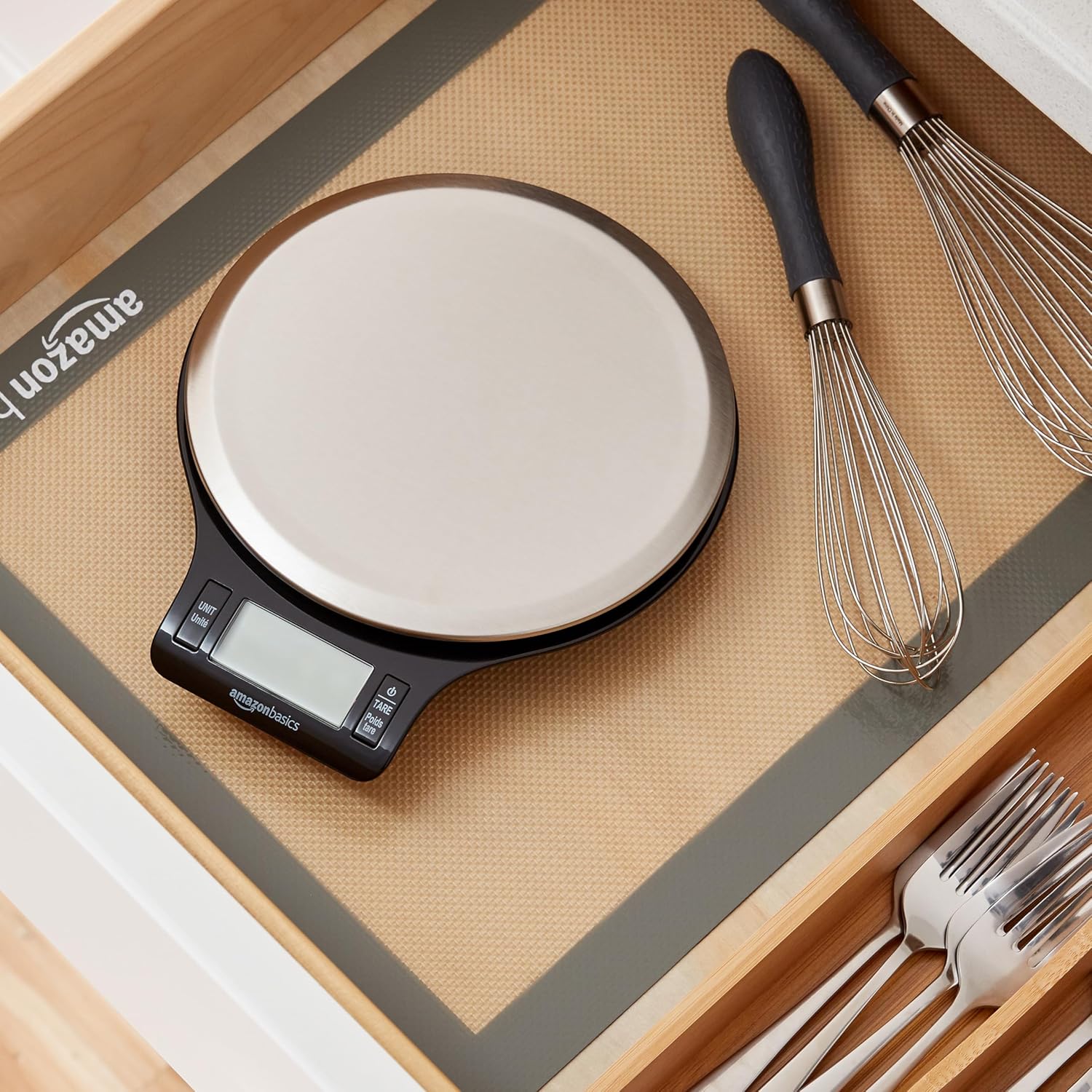 Amazon Basics Digital Kitchen Scale with LCD Display, Batteries Included, Weighs up to 11 pounds, Black and Stainless Steel - Image 7